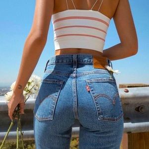 Wedgie fit Levi jeans size 24